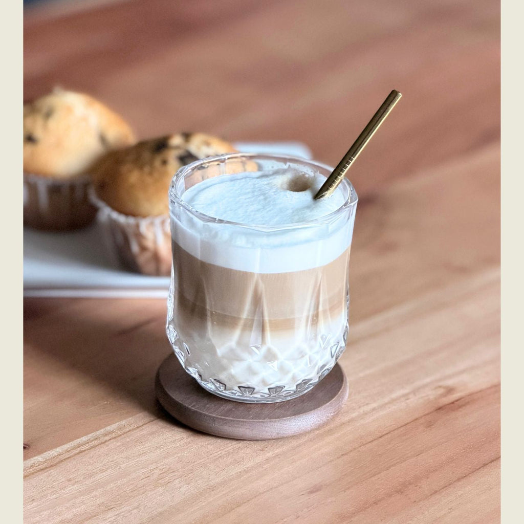 Verschiedene Trinkgläser in Vintage-Optik als Kollektion