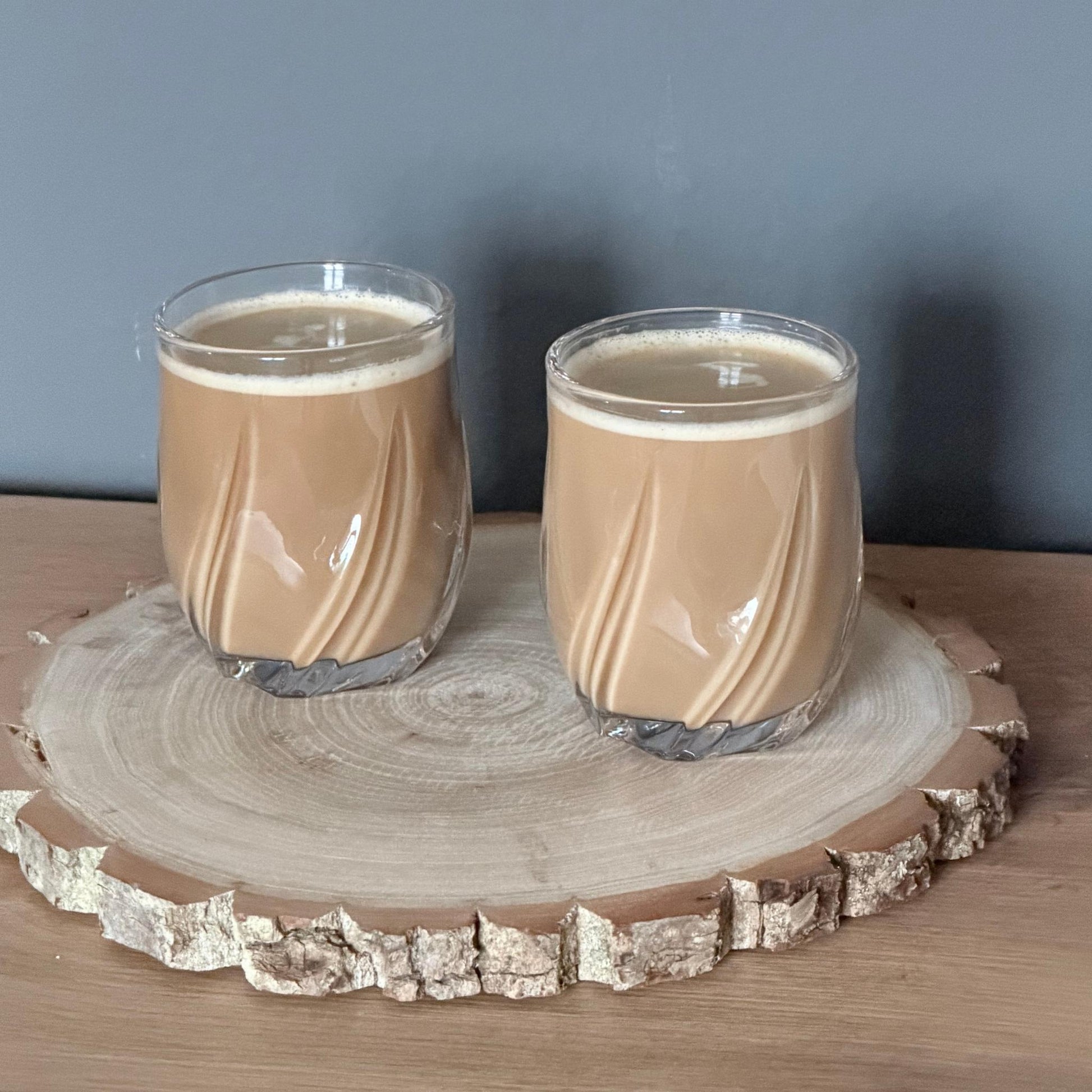 Liora trinkglas Produktbild mit Kaffee