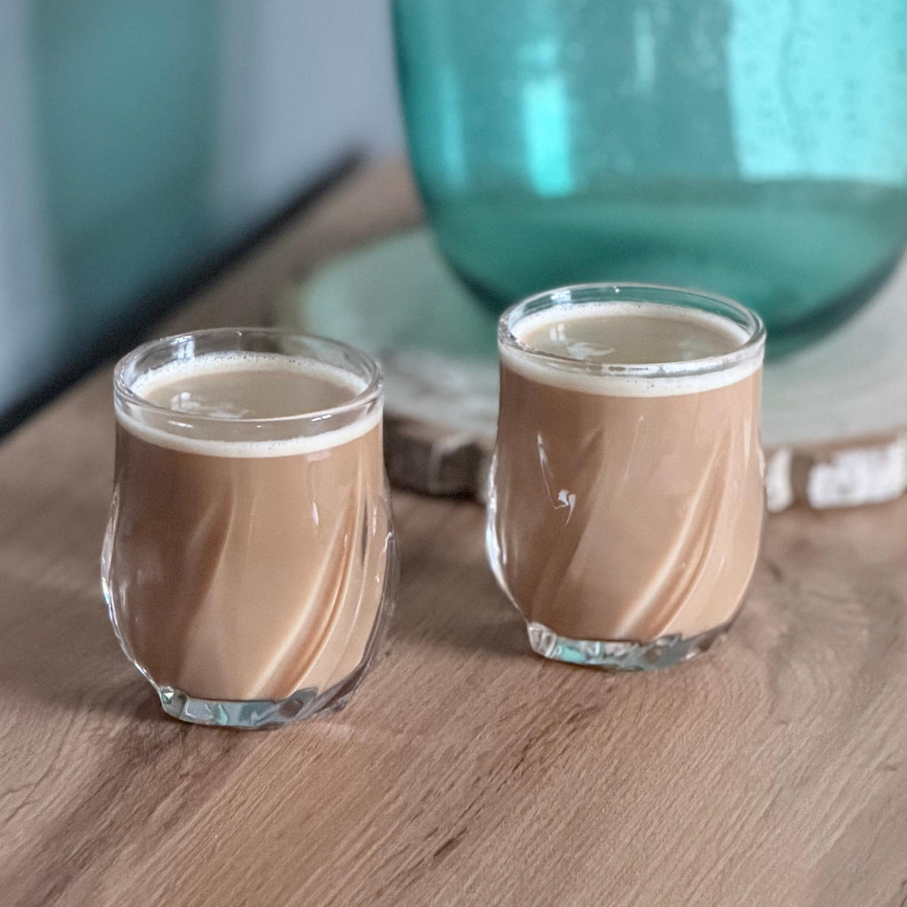 Liora trinkglas Produktbild mit Kaffee Nah