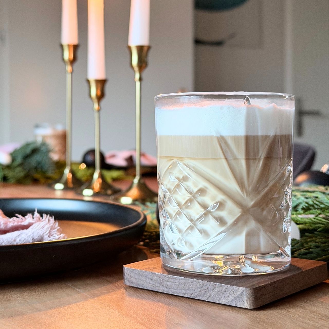 Noah Trinkglas mit moderner, geometrischer Struktur