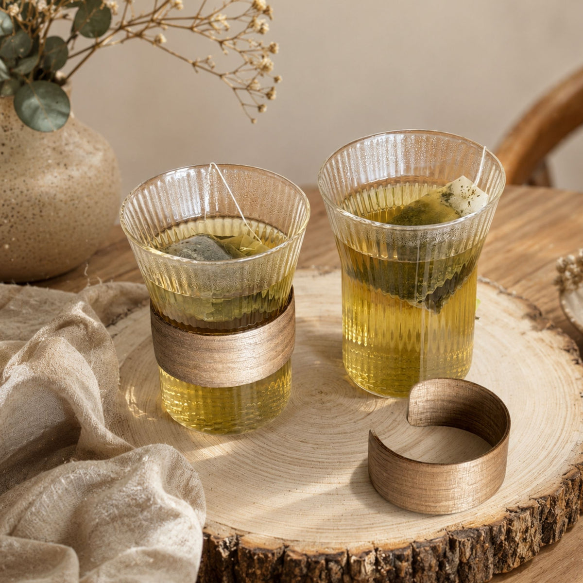 teeglas mit holzmanschette