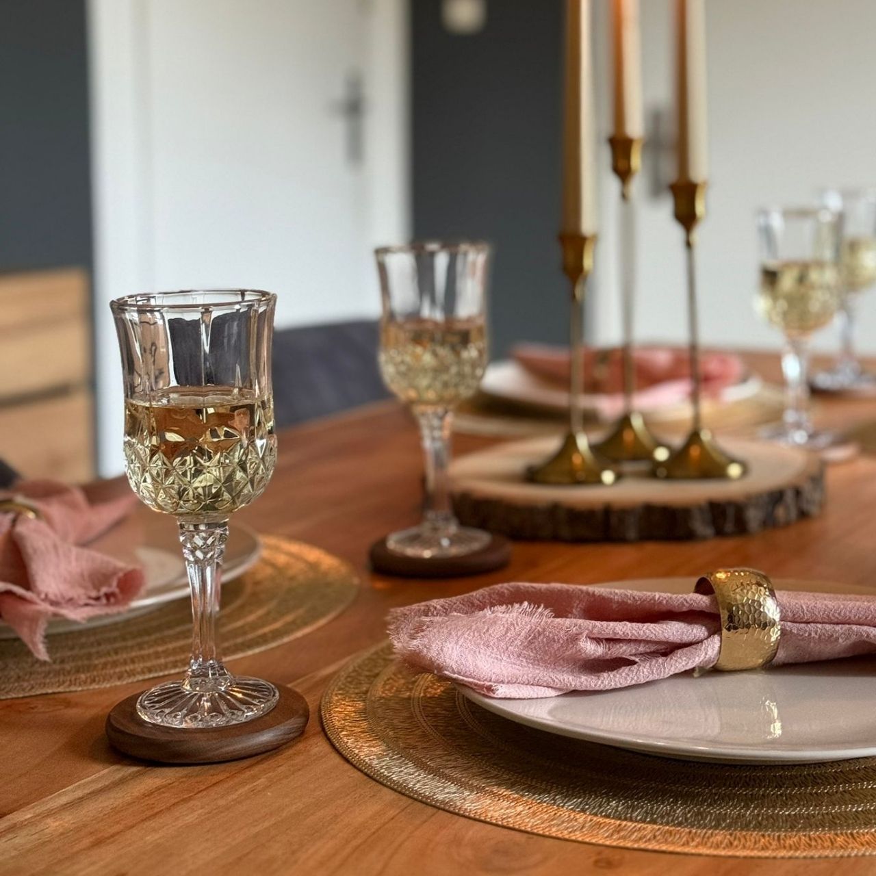 Boho-Vintage LUNA Weinglas – edles Glas mit feinem Schliff, ideal für Wein, Wasser oder festliche Tischdekoration.